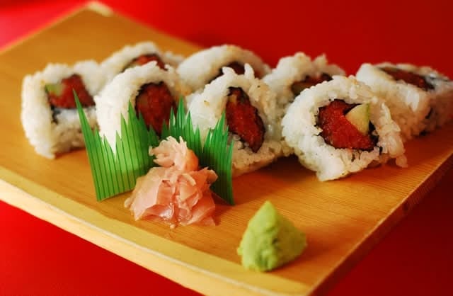 Teriyaki Hot Chicken & Spicy Tuna Roll.